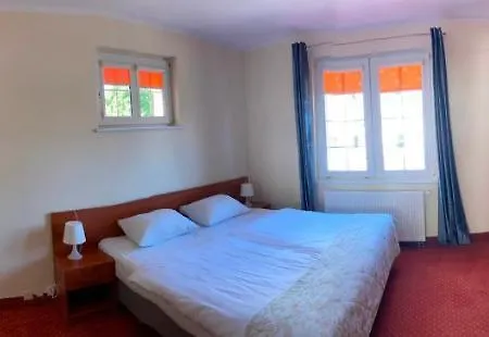 Gryf Hotell 2*